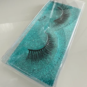 Ögonfransar  - Snygga Cateye lösögonfransar 🤩 man känner sig så snygg med dessa fransar och man får de dragna kattiga ögon 😻 skulle de även vara lite långa för ögonlocket kan man klippa i kanterna så det passar ögonlocket helt perfekt 👌🏻✨