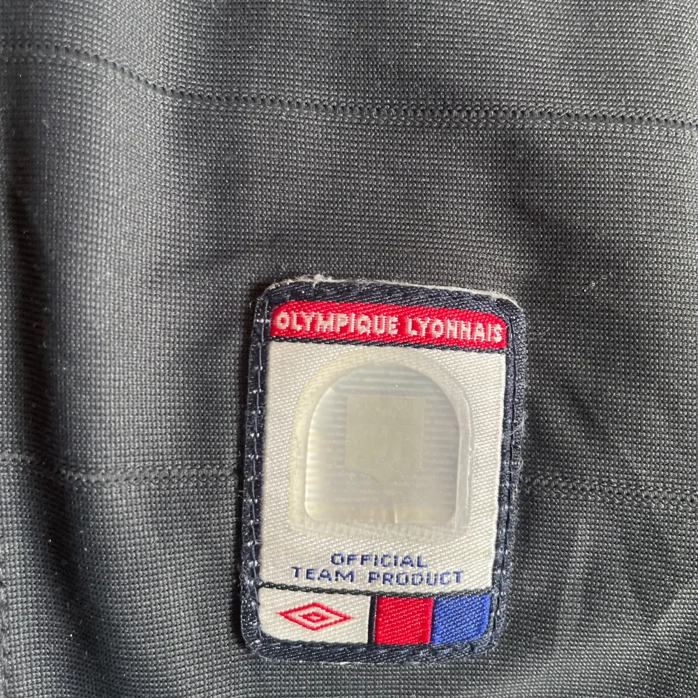 OG retro Olympico Lyon fotbollströja från 2006 eller 2008 minns inte riktigt. Tröjan är såklart äkta å priset är fast. Storlek M-L. T-shirts.