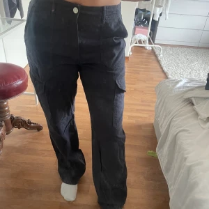 cargopants - blå cargopants från zara 