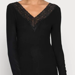 Spets tröja - Använd en gång, köpt i mars ifrån Zalando 