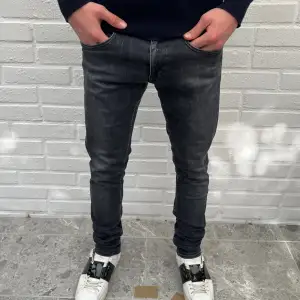 Tiger Of Sweden slim jeans || Väldigt fint skick, använda 2-3 gånger || Passar 170-178 cm || Skriv vid minsta fundering! Mvh, CH 