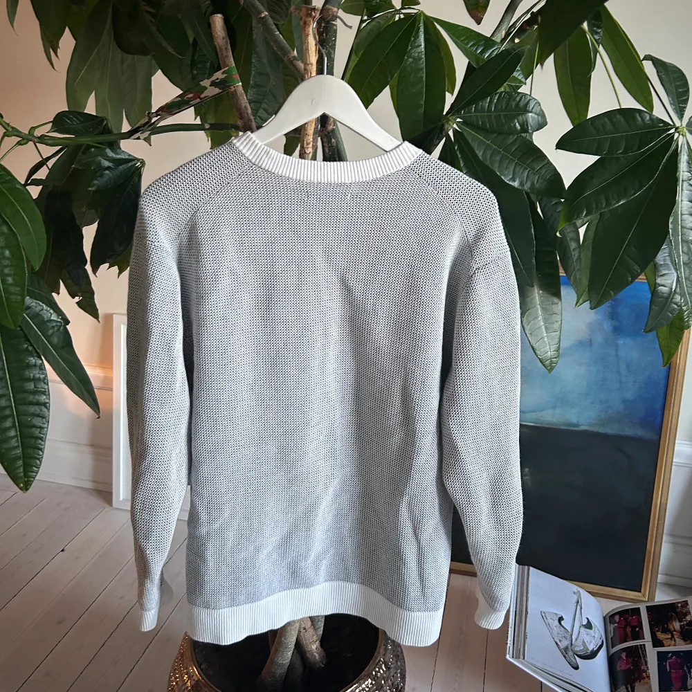 COS SWEATSHIRT BOUGHT AT COS STORE IN STOCKHOLM SWEDEN FOR 800Kr MY PRICE 199kr SUZE XL FITS L RELAXED FIT WORN ALOT BUT ZERO FLAWS COND MAYBE 7/10  DM ME 🏳️🏳️🏳️🏳️. Tröjor & Koftor.