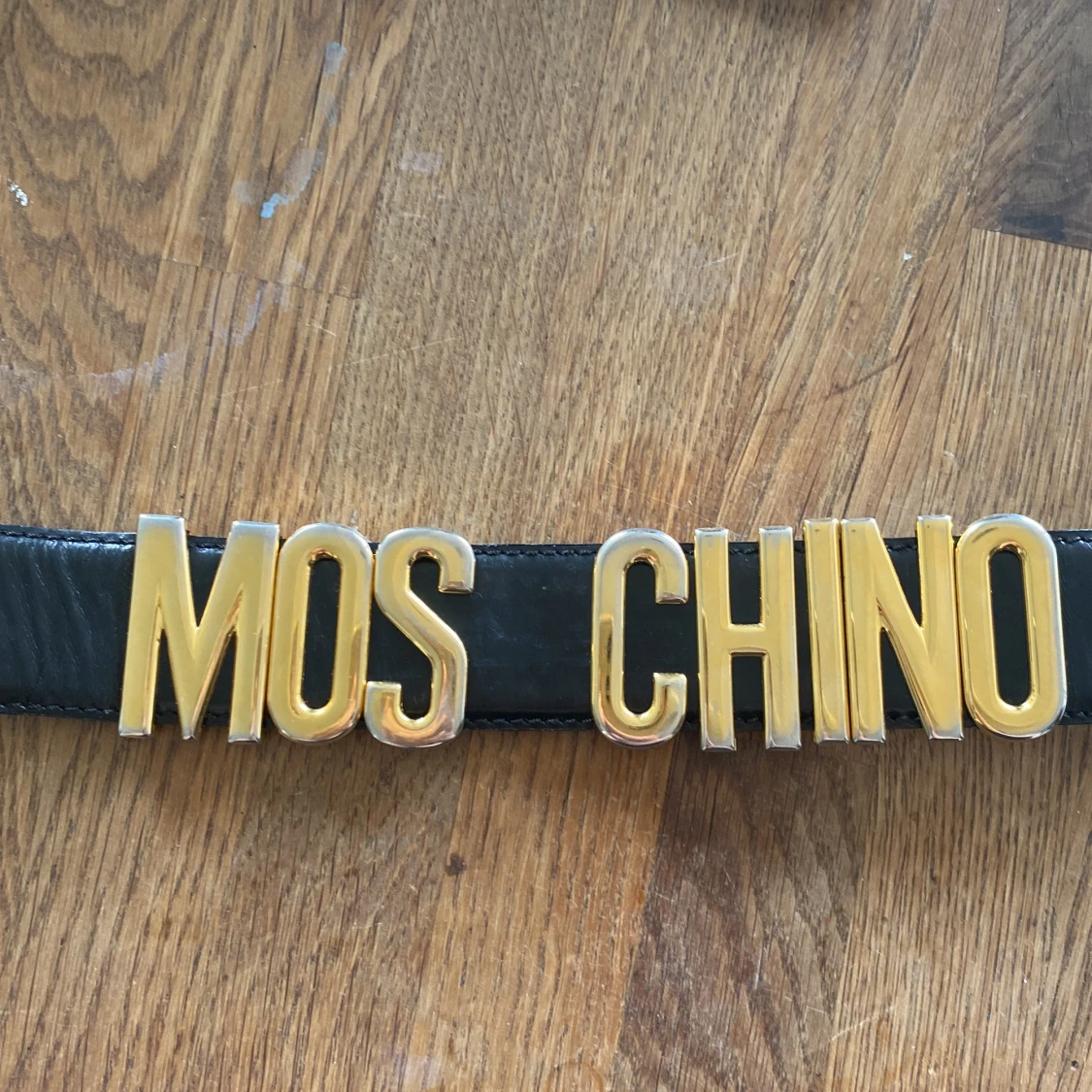 Mochino bälte nypris 2700kr andvänt typ 5 gånger