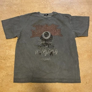 Tiny Spark t-shirt med print - Storlek XL men sitter som oversized L elr stor M. Bra skick