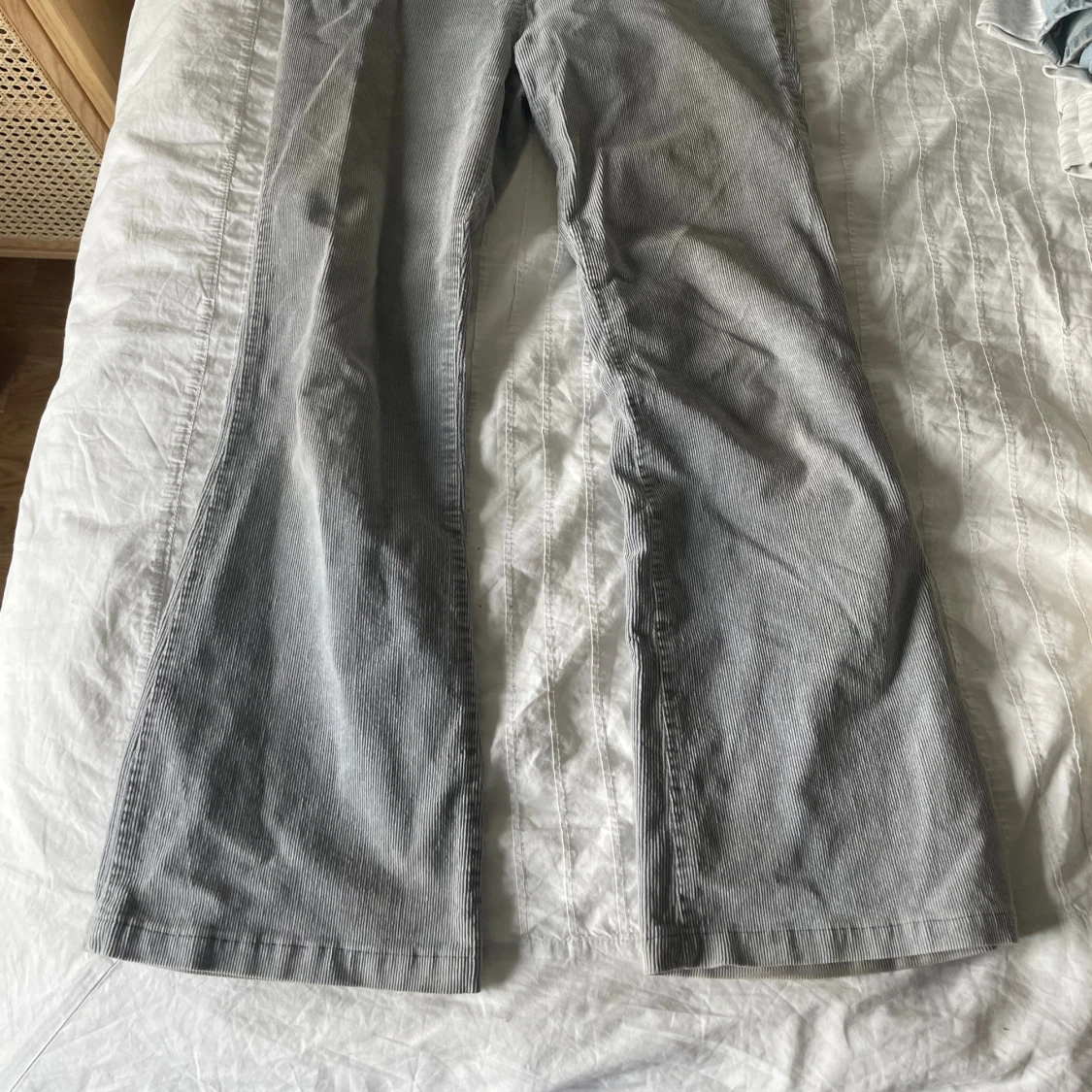 Grå lågmidjade byxor - 4