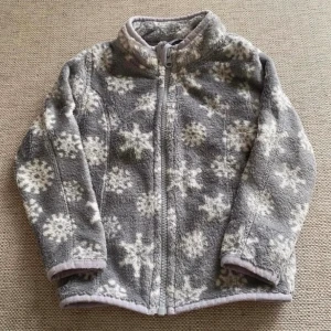 Fleecejacka  - En fleecejacka i storlek 86/92, i använt men bra skick, inget att anmärka på. 