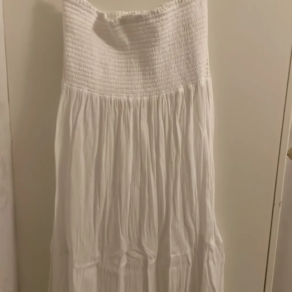 Köpte denna kjolen i somras och använt cirka en gång ❤️‍🔥 Jättesöt till sommaren! No Size.. Kjolar.
