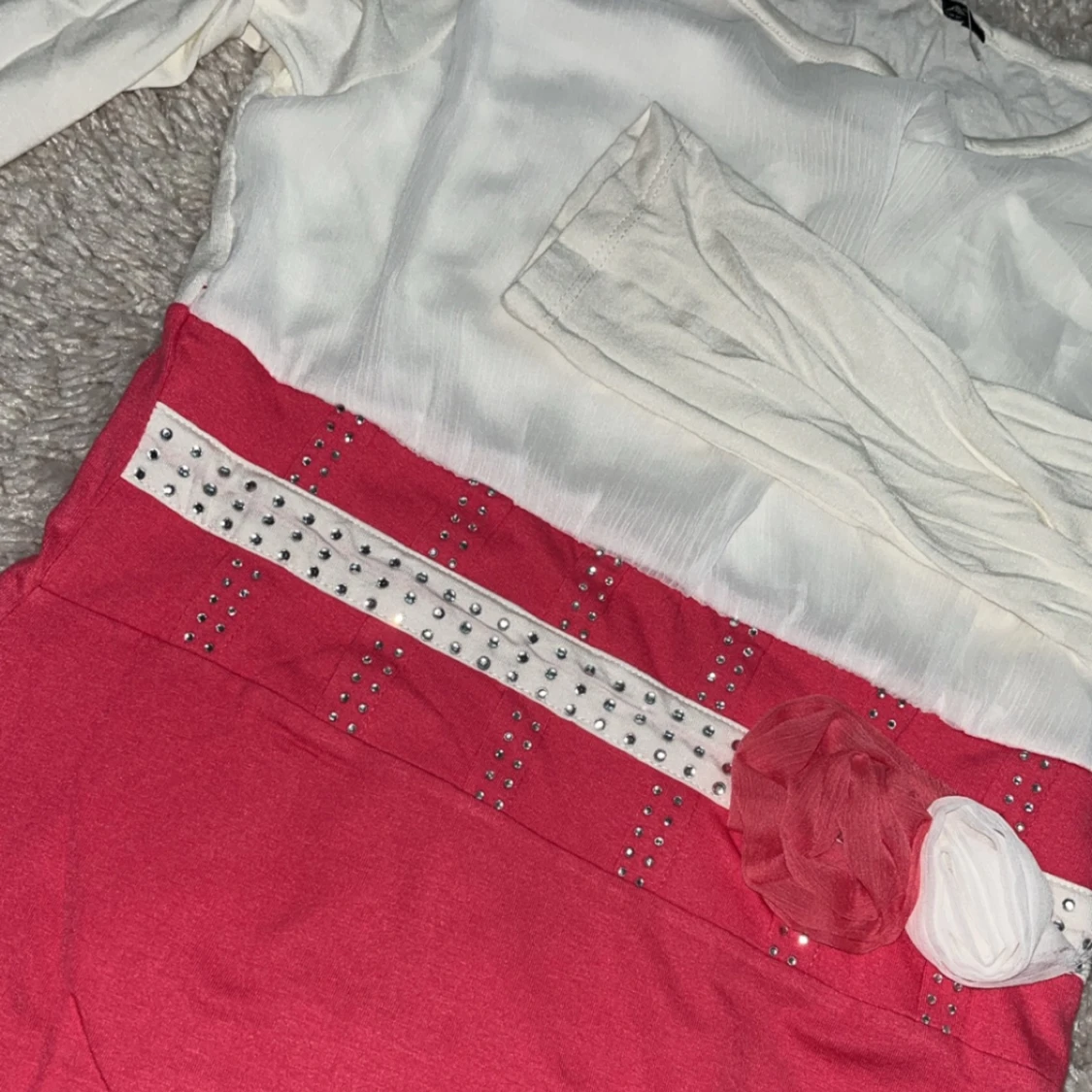 Vit - rosa tröja med rosor  - 90