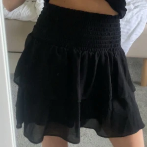 Volang kjol - Svart volang kjol🩵nyskick 