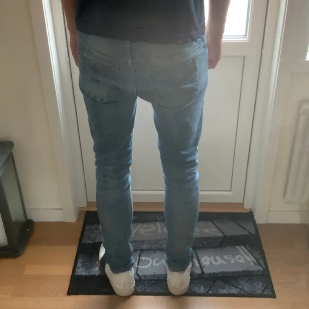 Tja, säljer dessa sjukt snygga dondup geroge i perfekt färg till sommaren! En steal på dessa. Hör av er vid fundering!! Mvh. Jeans & Byxor.