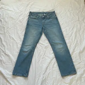 Weekday Arrow Low Waist Jeans Storlek 27/30 Inköpta för 590kr