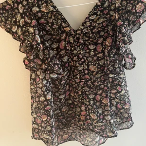 Sommarblus - Så söt sommarblus! Köpt på zalando och minns tyvärr inte märket 💖 ser helt oanvänd ut 