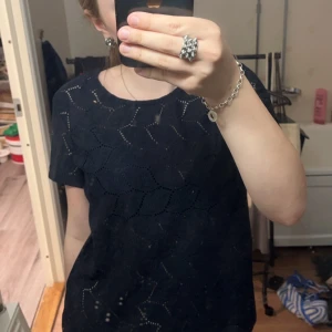 Söt tshirt - Jätte söt tshirt men tyvärr inte min stil längre. Knappt använd så ny skick. Säljes billigt 😊