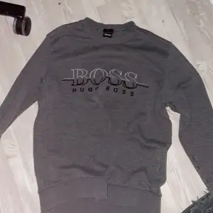 Limited edition crewneck Hugo boss hoodie i bra skick