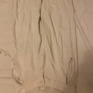 Linnebyxor - Begiea linnebyxor perfekt till sommaren. Kan prutas!