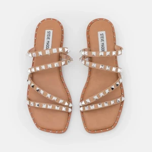 Sandaler Steve madden  - Säljer dessa helt nya Steve madden sandaler. I modellen skyler. Helt nya aldrig använda.  Storlek 40 men passar 39. Köpta för 999 kr. Pris går att diskutera. Skriv för fler bilder eller andra frågor💓💓