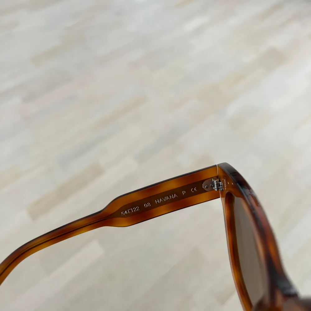 Helt nya solglasögon från chimi i modellen ”08 Havana”! Färger heter tortoise & solglasögonen är köpta på NK! Nypris: 1350kr. Accessoarer.