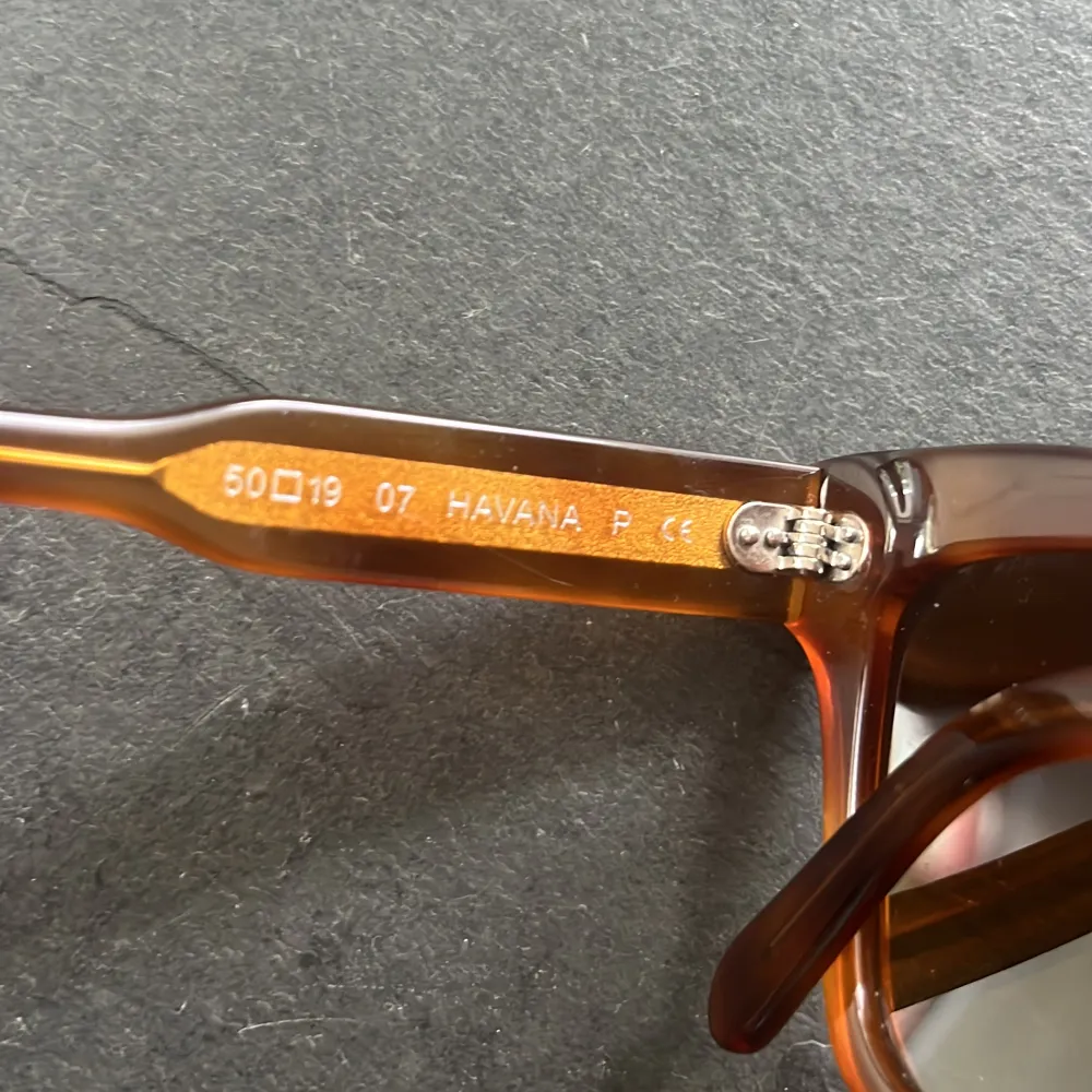 Chimi modell 07, solglasögon, i nyskick. Är bara intresserad av att byta till modell 08 💗 skriv om ni har frågor . Accessoarer.