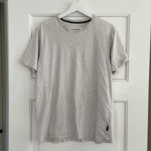 Patagonia t-shirt - Sliten t-shirt från pategonia 