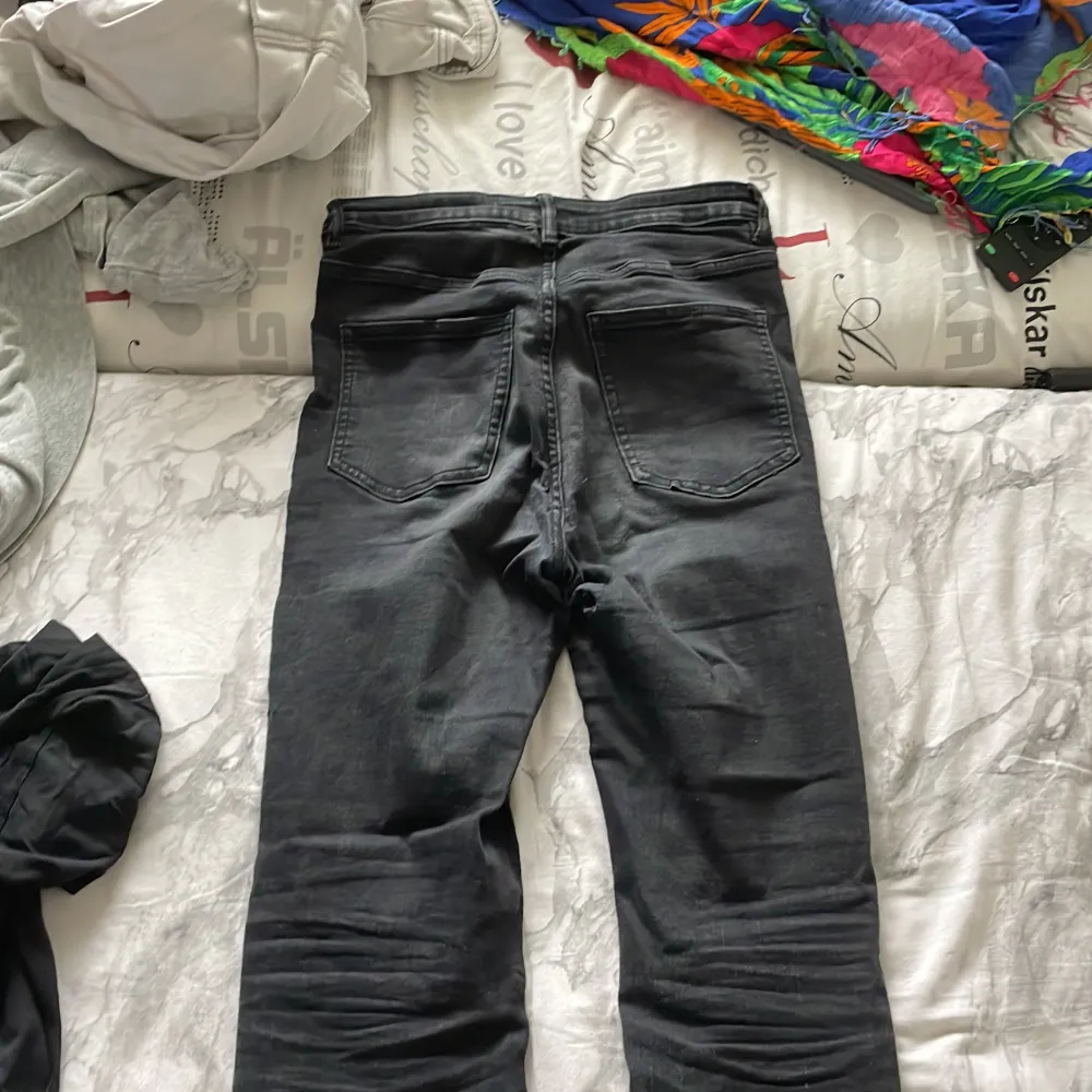 svarta jane boot jeans från cubus, väl andvända . Farkut & Housut.