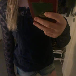 Blå långärmad💙 - Långärmad blå tröja med spätts armar,i storlek 146-152