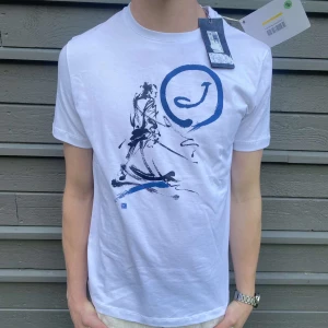 Jacob Cohën t shirt (HELT NY) - Säljer min feta cohën tisha i storlek M. Perrekt nu till sommaren. Tröjsn är helt nu med tags och prislapp