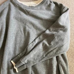 Oversized sweather  - Super cool från USA secondhand💘 inga defekter och skulle uppskatta storleken som Ksk XL💘