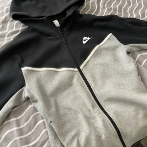 Nike tech fleece - Bra skick i strl S.