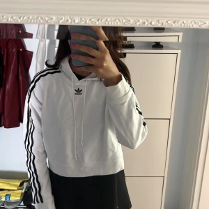 Hoodie Adidas - Fräsch hoodie till träningen eller att ha i vardagen 