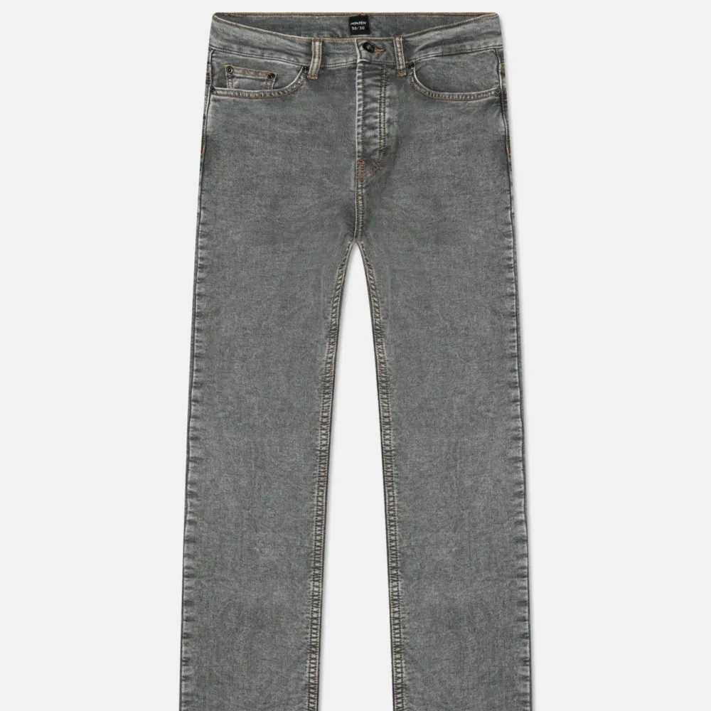 Säljer nu mina Monten jeans beställde dom tidigare i år men hann inte skicka dom i retur så endast testade aldrig burna. tags, kvitto och orderbek finns. Båda paren storlek 34/34 men sitter mer som en 32/34. Köpta för 1200st säljer för 1000kr  tot.. Jeans & Byxor.