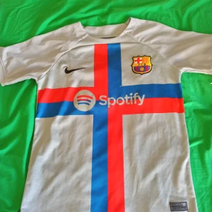 Denne ställ - Säljer mitt dembele ställ från 22/23 säsongen med nr 7 på ryggen 