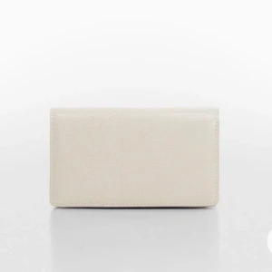 Clutch Mango - Så fin clutch från Mango, perfekt till balen!Aldrig använd med prislapp kvar🫶🏼 Säljer pga att jag hittade en annan väska till min bal!