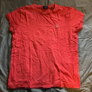 En Tshirt från GANT i bra skick, använd några få gånger, pris kan diskuteras