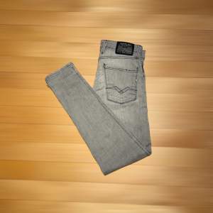Otroligt snygga Replay jeans, nypris 1700 kr mitt pris ENDAST 350 kr!