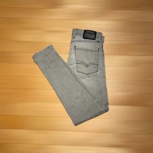 Replay Jeans  - Otroligt snygga Replay jeans, nypris 1700 kr mitt pris ENDAST 350 kr!