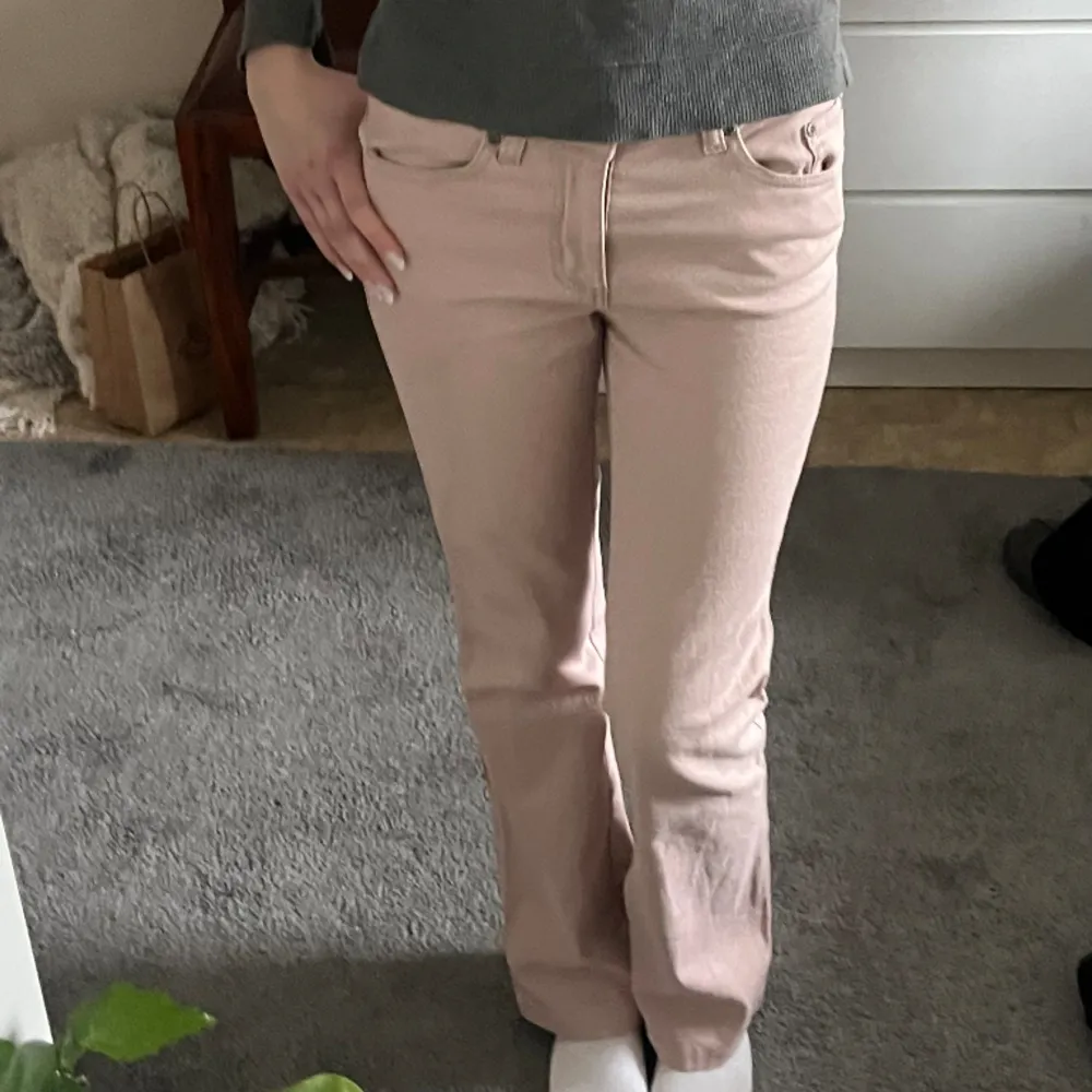 Superfina rosa lågmidjade jeans som tuvärr inte passade mig. Jeans & Byxor.