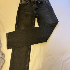 Zara jeans  - Raka jeans från zara, långa i benen 🙏🏽