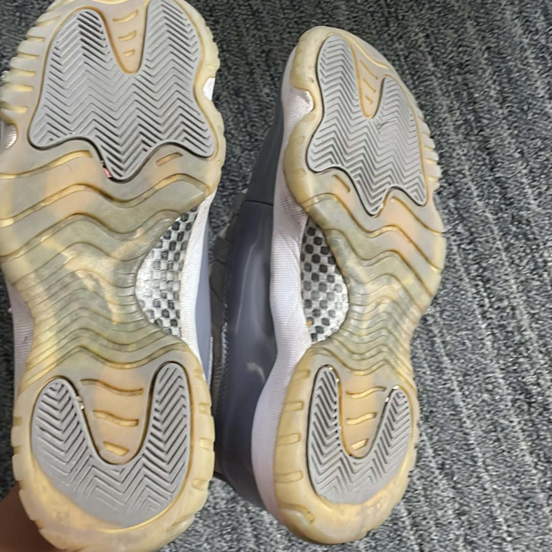 Ett par jordans 11 cool grey - 91