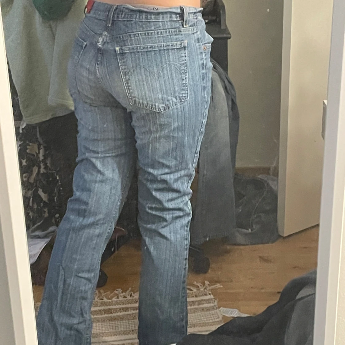 lågmidjade 2000s jeans - 91