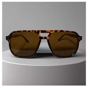 Leopardfärgade solglasögon perfekta till skidresan och alla andra tillfällen