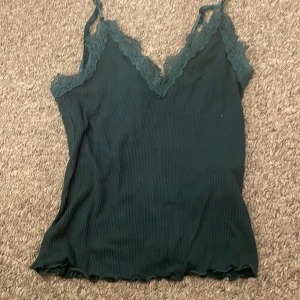 Spetts linne  - Ett fint linne med spets 💕skriv för mer bilder osv❤️