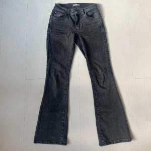 Säljer mina så snygga lowwaist ginatricot jeans!💗Nypris 499kr och jag säljer för 299kr.