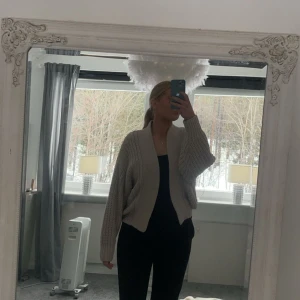 Kofta - Väldigt varm och skön kofta! I nytt skick! Storlek S men passar både M och XS