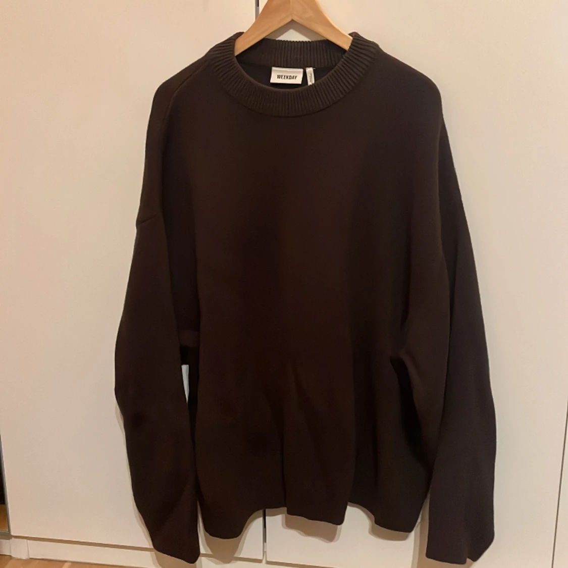 Oversized stickad tröja Weekday 