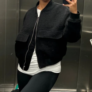 Bomberjacka - Skick 9/10, använd max 5 gånger men kommer ej till använding.