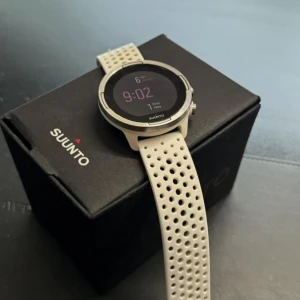Löparklocka Suunto 9  - Fungerar fint. Använt skick. 