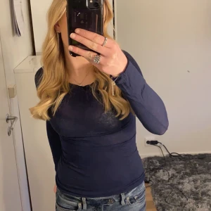 Intimissimi tröja   - Säljer min intimissimi tröja då den inte kommer till användning längre. Använd många gånger och den har ett litet hål vid armen sen ett bak i ryggen men inget man ser!🥰 skriv privat för bilder! 