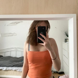 Orange/korallfärgat linne  - Lite mer rosa i verkligheten skulle jag säga 