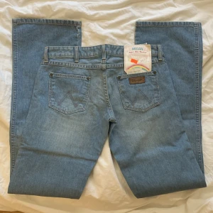WRANGLER JEANS - Wrangler jeans💗Fler bilder finns i annonsen innan🤛 (och köpalternativ)