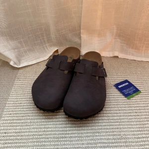 Birkenstock boston - Snygga birkenstock boston tofflor som tyvärr var för små! Helt oanvända! Nypris 1350  
